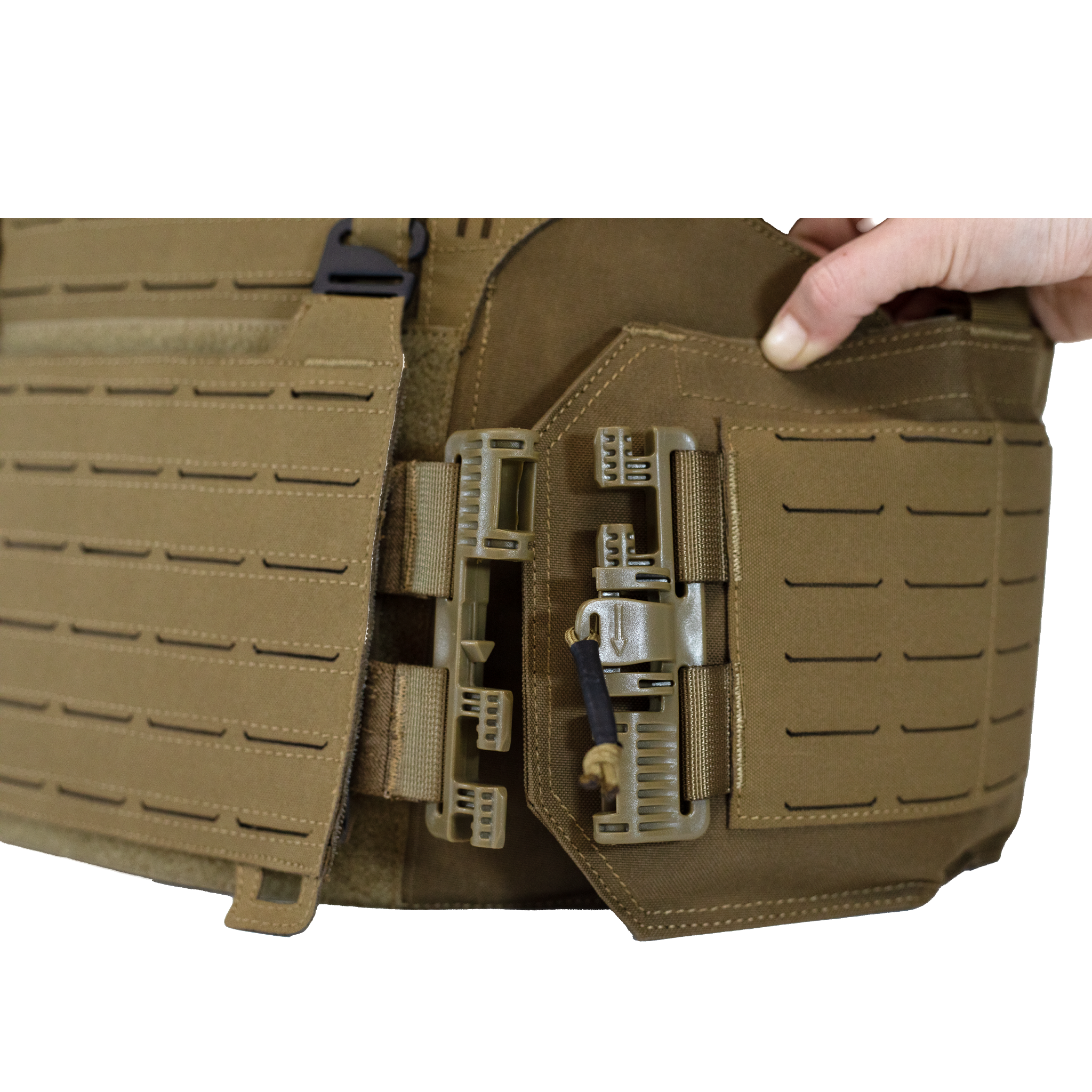 cummerbund detached from front of  tan carrier, detach by pulling the strap downward